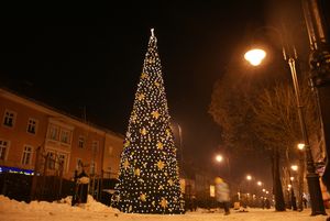 9-metrowa choinka w centrum będzie stała do połowy stycznia