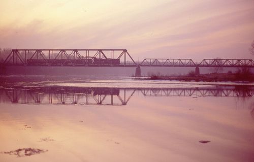 Most kolejowy w Stanach.                       Fot.lata 90.XX w. D. Gulowaty